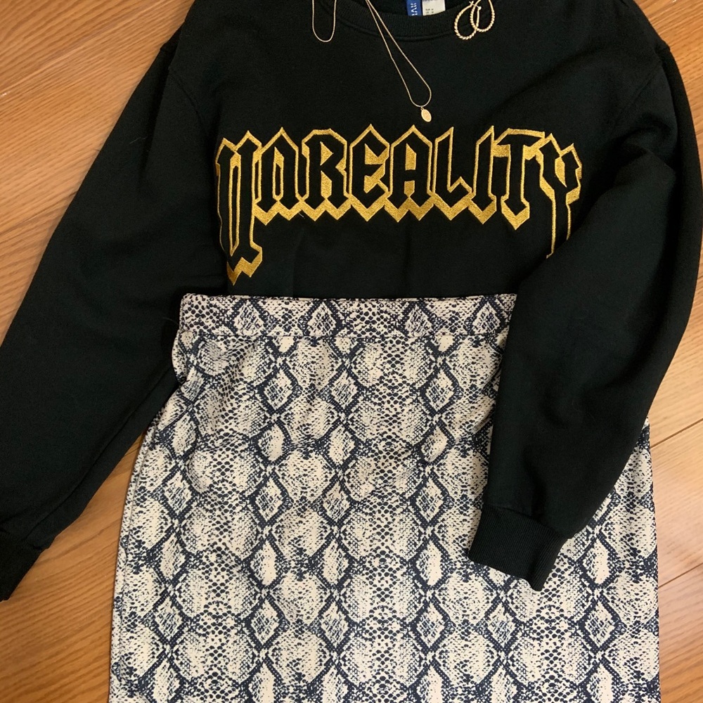 Black crew sweatshirt